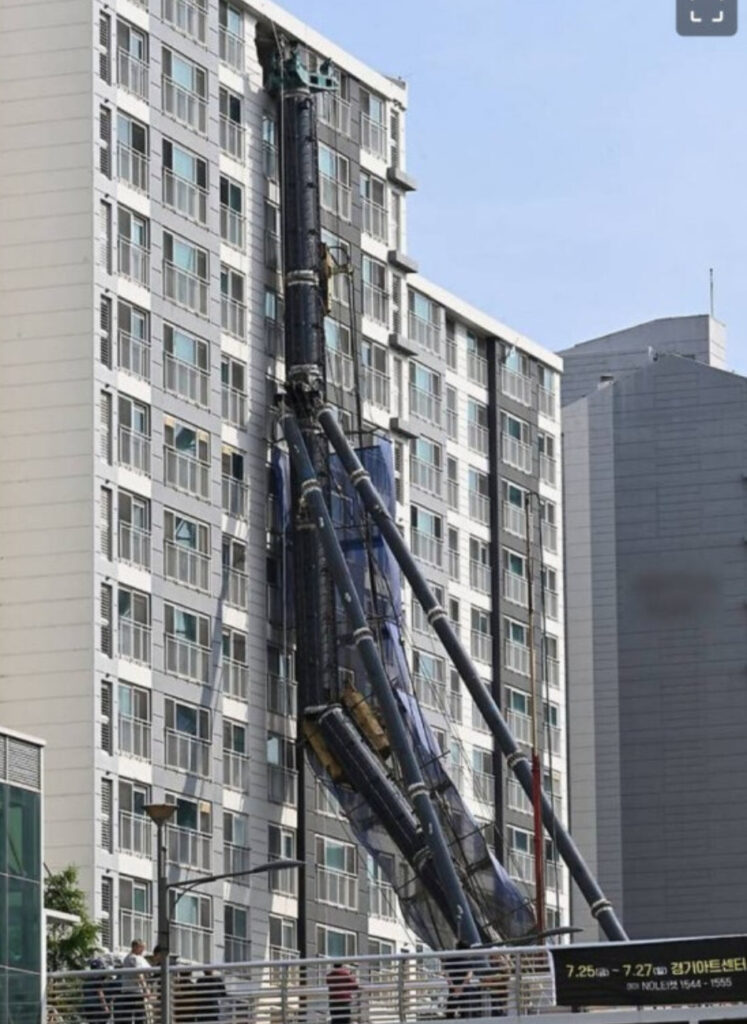 인동선 항타기 전도 사진1